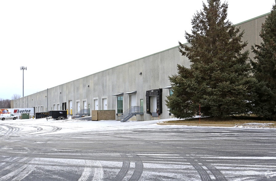 17200 Medina Rd, Plymouth, MN à louer - Photo du bâtiment - Image 2 de 4