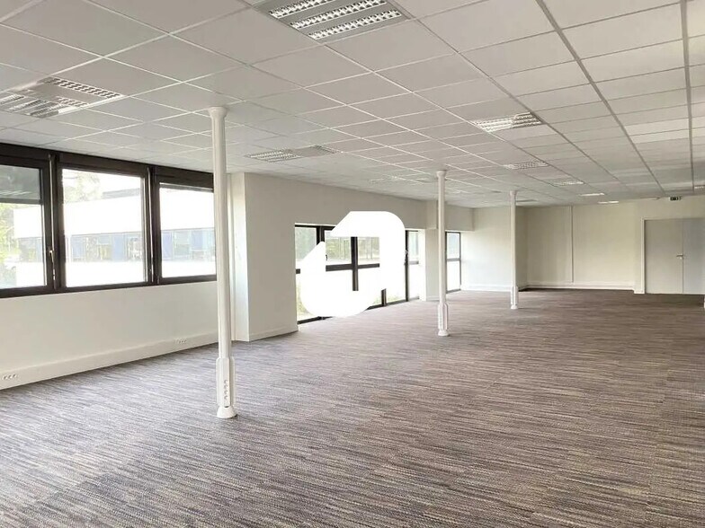 53 Rue De L'Etang, Limonest à louer - Photo du bâtiment - Image 3 de 34