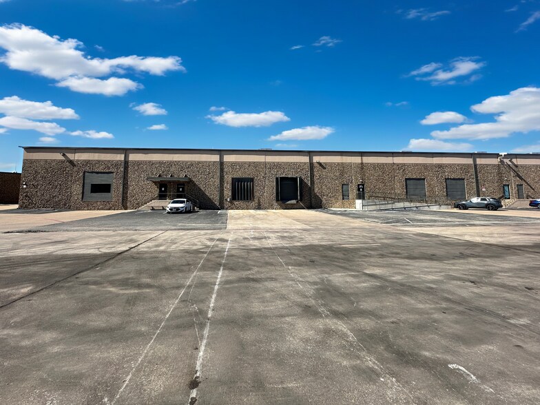 1001 NE Loop 820, Fort Worth, TX for lease - Building Photo - Image 1 of 26