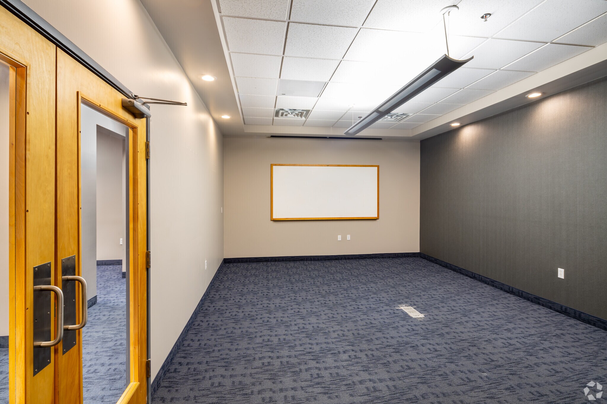 401 S Washington Sq, Lansing, MI à louer Photo intérieure- Image 1 de 9