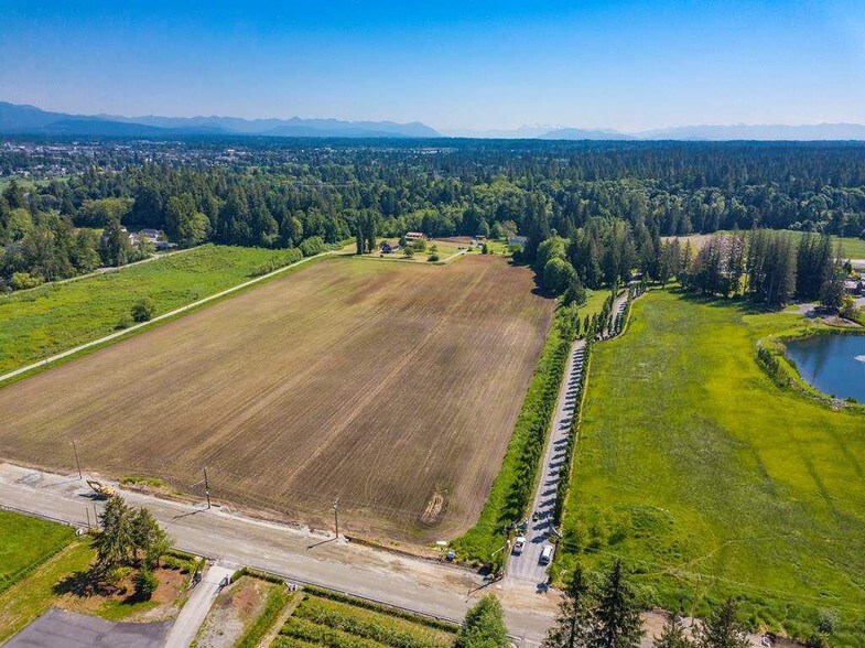 Land sale with properties. portefeuille de 2 propriétés à vendre sur LoopNet.ca - Photo du bâtiment - Image 3 de 10