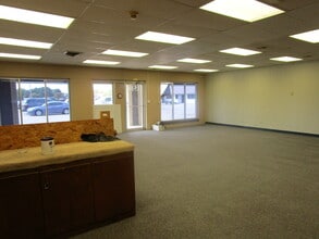 1514 Taylor Plz E, Garden City, KS for lease Interior Photo- Image 2 of 18