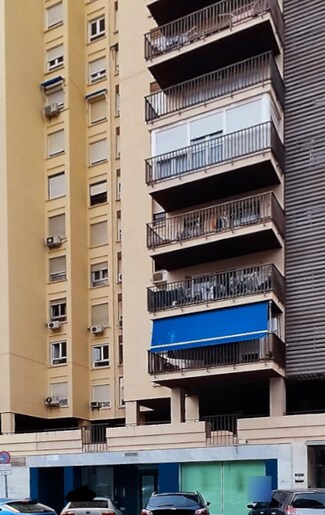 Plus de détails pour Multi-résidentiel à vendre