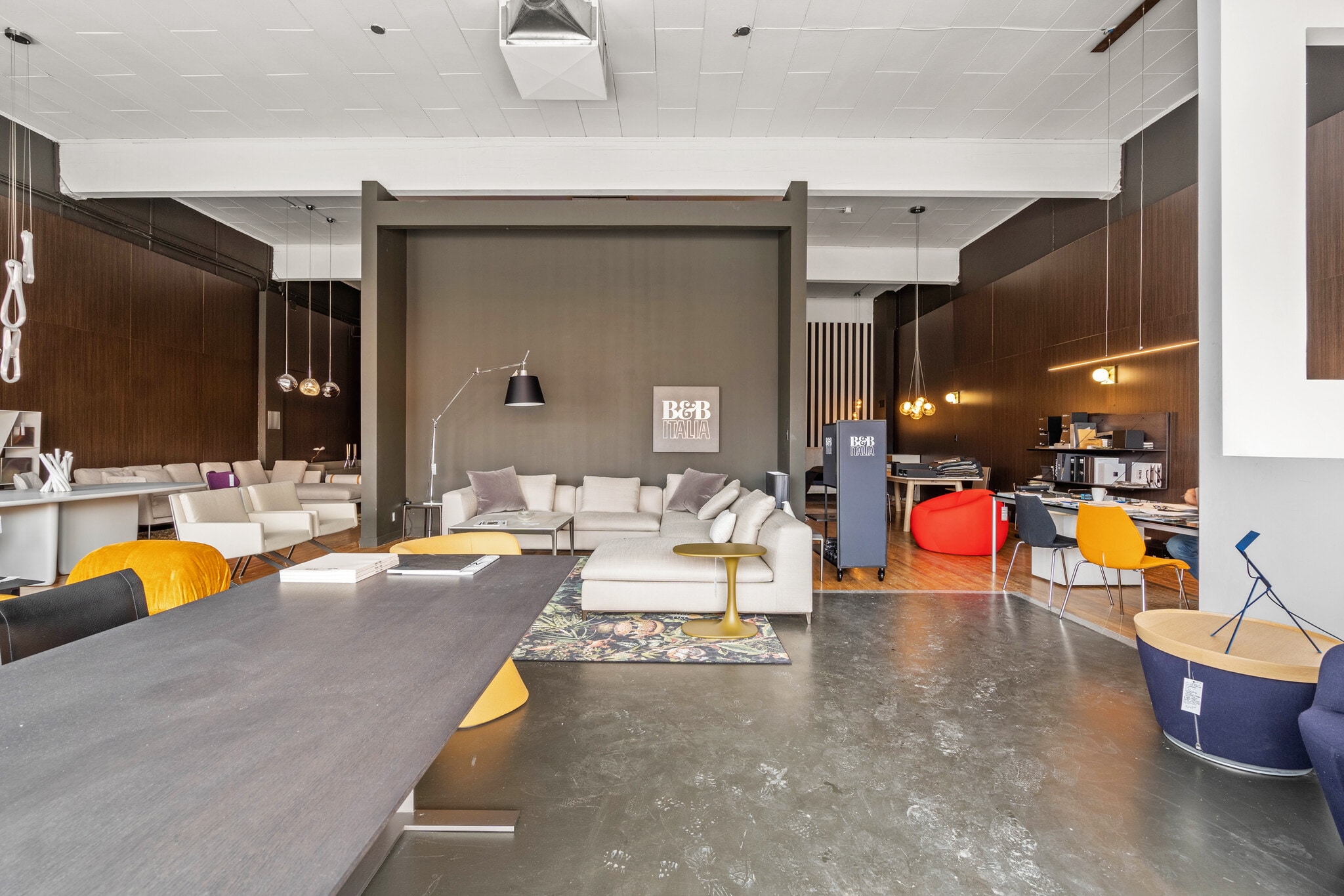 1435 9th Ave SE, Calgary, AB à vendre Photo intérieure- Image 1 de 10