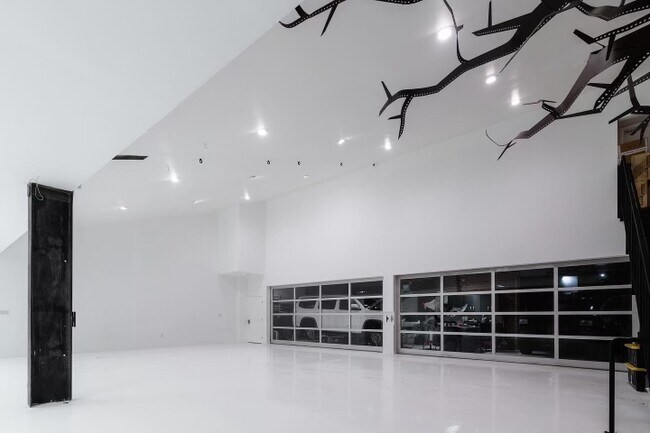 More details for 2100-2106 Pontius Ave, Los Angeles, CA - Flex for Lease