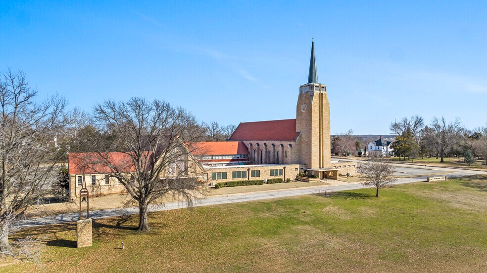 1505 E Grand Ave, Ponca City, OK à vendre - Photo du bâtiment - Image 1 de 5