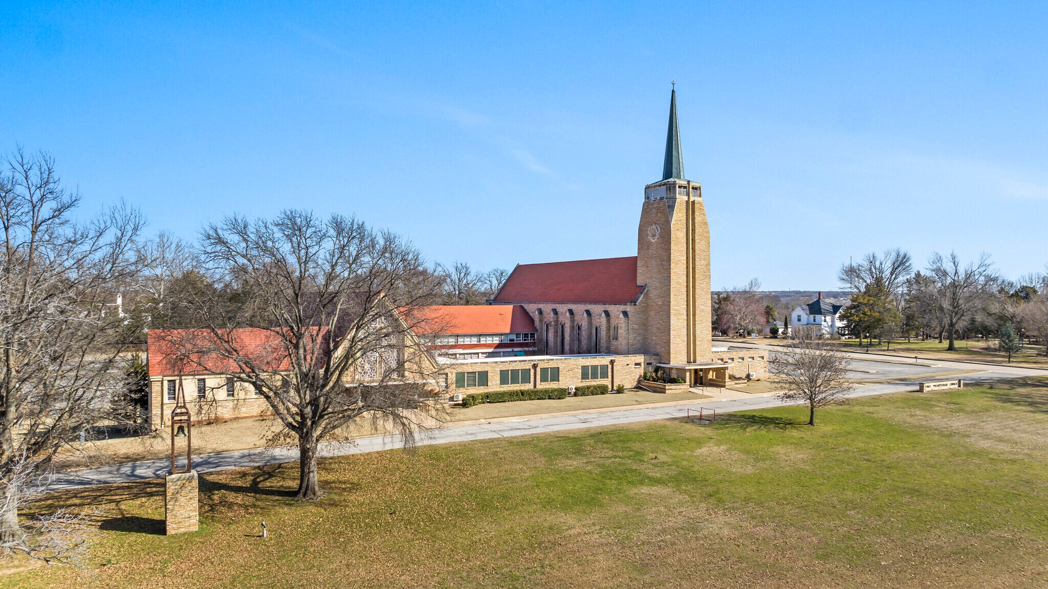 1505 E Grand Ave, Ponca City, OK à vendre Photo du bâtiment- Image 1 de 6