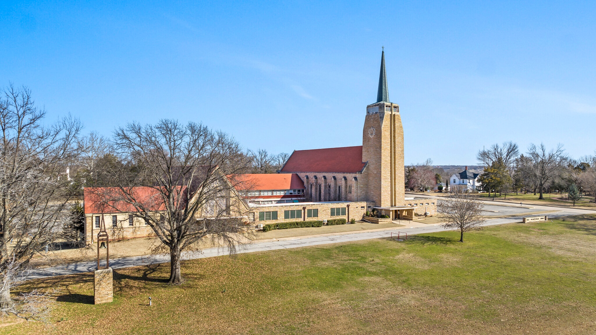 1505 E Grand Ave, Ponca City, OK for sale Primary Photo- Image 1 of 6