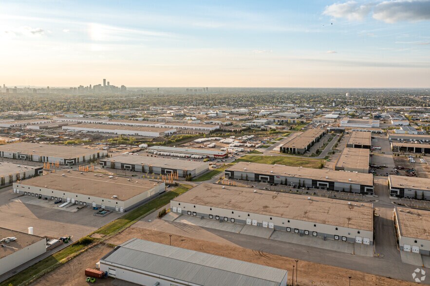 6340-6356 Roper Rd NW, Edmonton, AB à louer - Aérien - Image 3 de 11