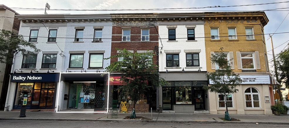 1967 Queen St E, Toronto, ON for lease - Building Photo - Image 2 of 4
