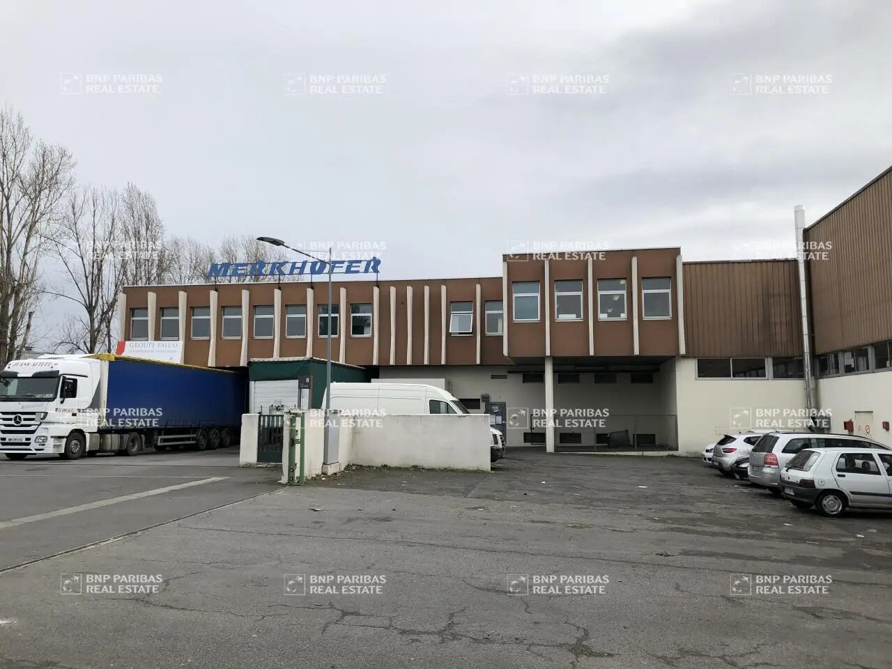 Flex in Morangis for lease Building Photo- Image 1 of 11