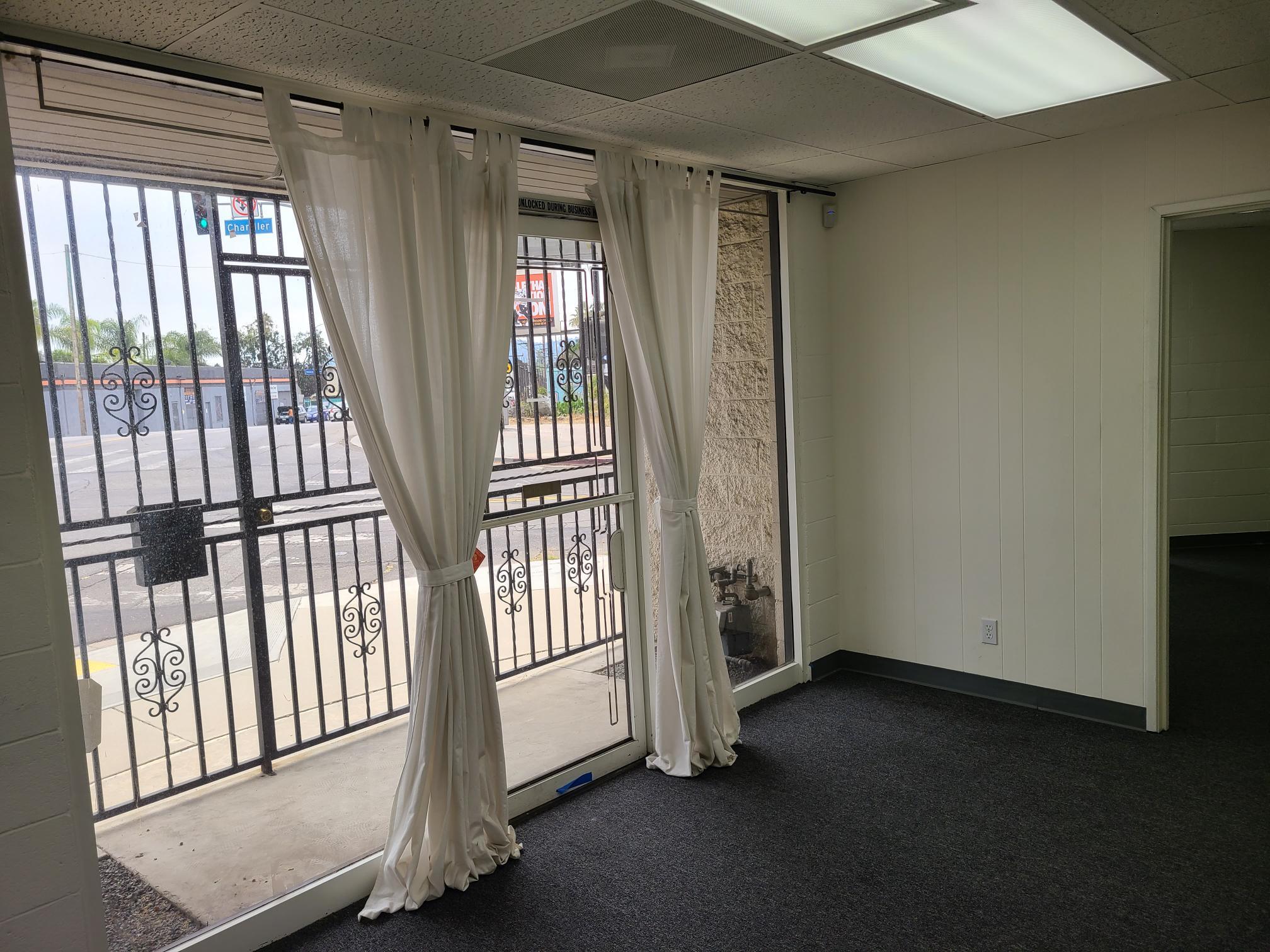 10605 Chandler Blvd, North Hollywood, CA for lease Building Photo- Image 1 of 10