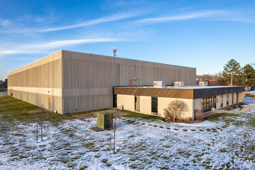 121 Watline Ave, Mississauga, ON for sale - Building Photo - Image 1 of 1