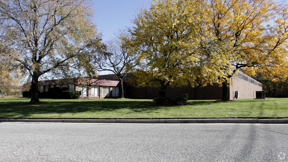 18 Kennedy Blvd, East Brunswick, NJ à louer - Photo principale - Image 1 de 3