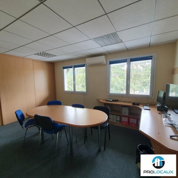 Office in Eybens for sale - Interior Photo - Image 2 of 12