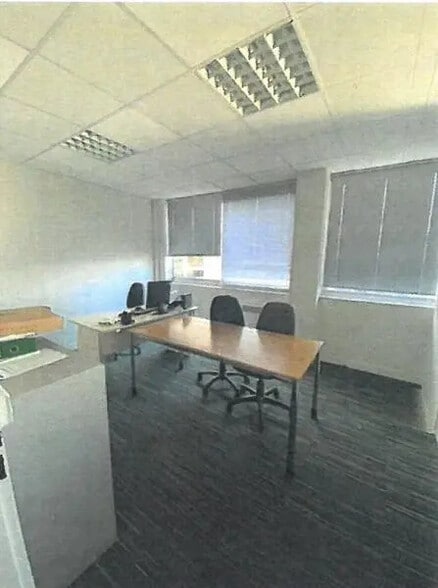 Flex in Sotteville-lès-Rouen for lease - Interior Photo - Image 2 of 4