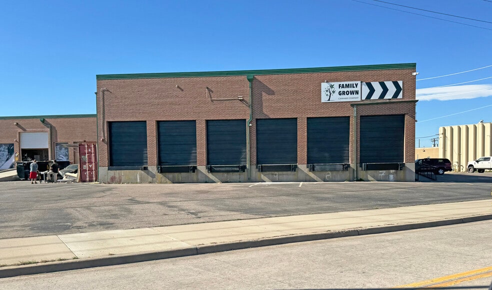 4902 E Smith Rd, Denver, CO for sale - Building Photo - Image 3 of 6