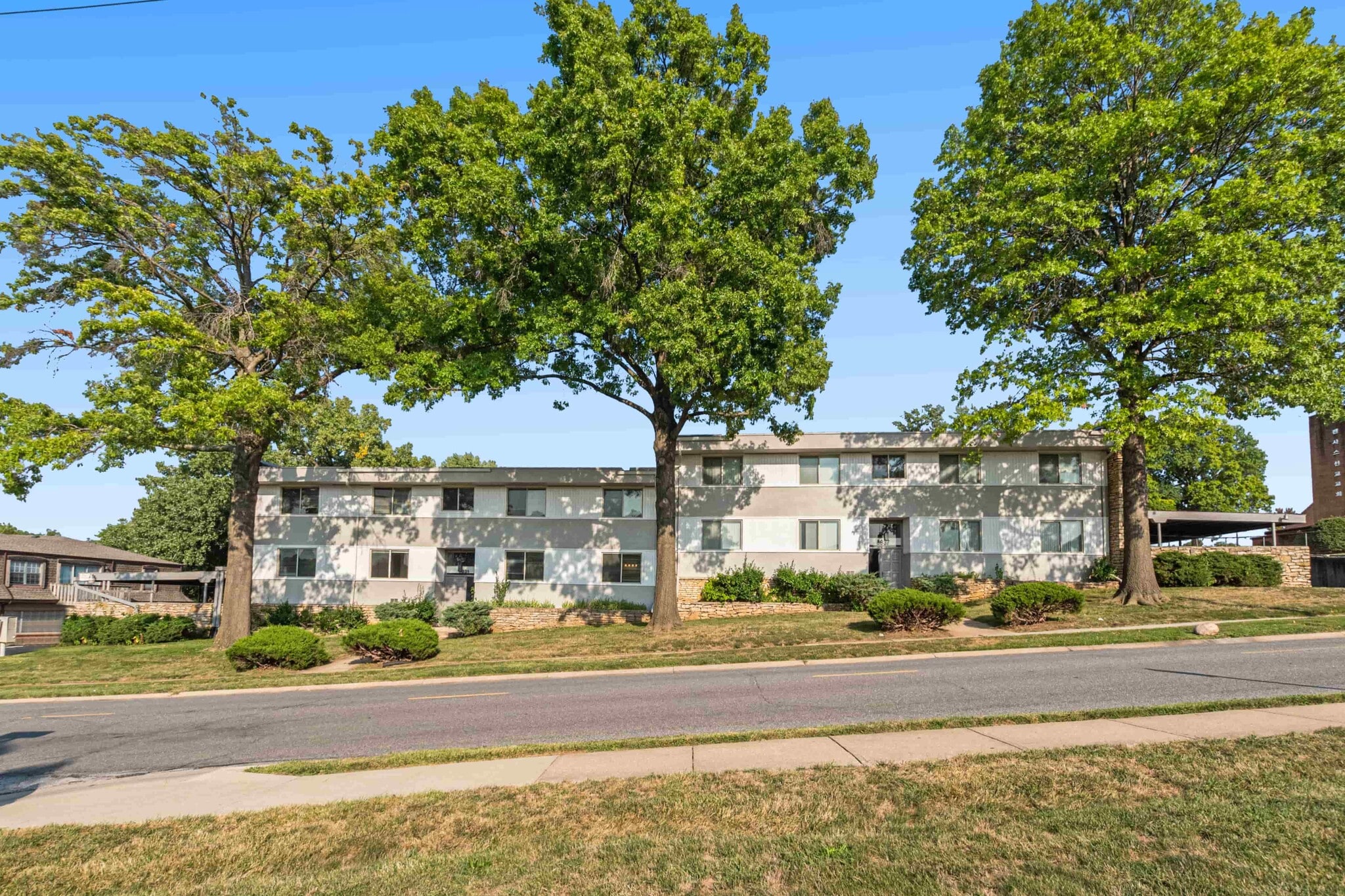 8831-8837 Glenwood Ct, Overland Park, KS for sale Primary Photo- Image 1 of 39