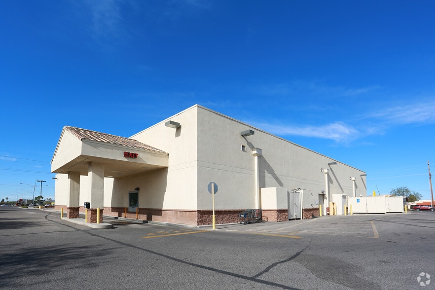 525 W Valencia Rd, Tucson, AZ à louer - Photo du bâtiment - Image 3 de 4
