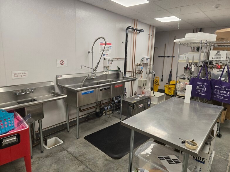 162 Main St, Hudson, MA à louer - Photo du bâtiment - Image 3 de 7