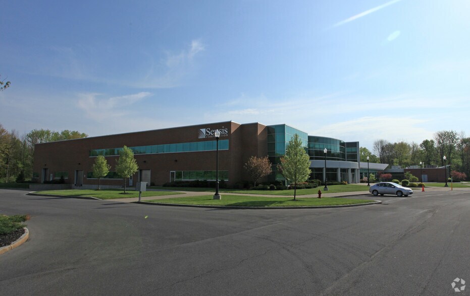 85 Collamer Crossings, East Syracuse, NY à vendre - Photo du bâtiment - Image 2 de 4