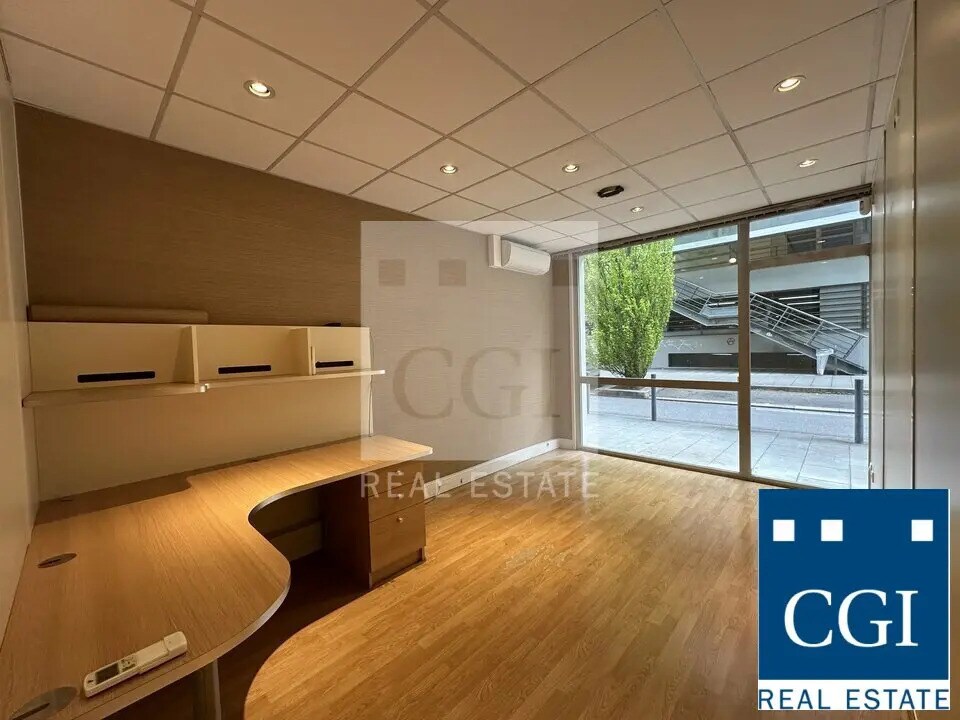 Retail in Grenoble for sale Interior Photo- Image 1 of 7