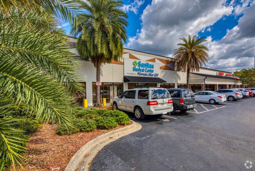 3611-3662 W Hillsborough Ave, Tampa, FL à louer - Photo du bâtiment - Image 2 de 7