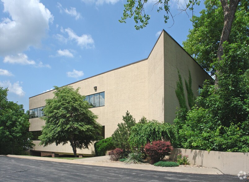 2900 NE Brooktree Ln, Gladstone, MO à vendre - Photo du bâtiment - Image 3 de 3