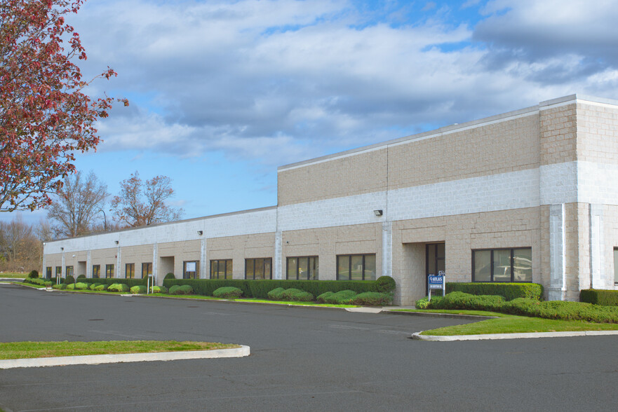 245 Newtown Rd, Plainview, NY for lease - Building Photo - Image 2 of 12