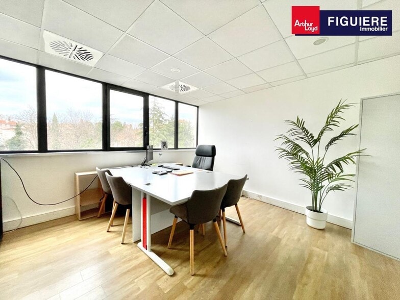 Office in Aix-en-Provence for lease - Interior Photo - Image 2 of 12