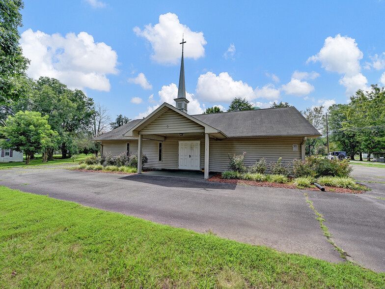 117 Jefferson, Yadkinville, NC for sale - Building Photo - Image 1 of 1