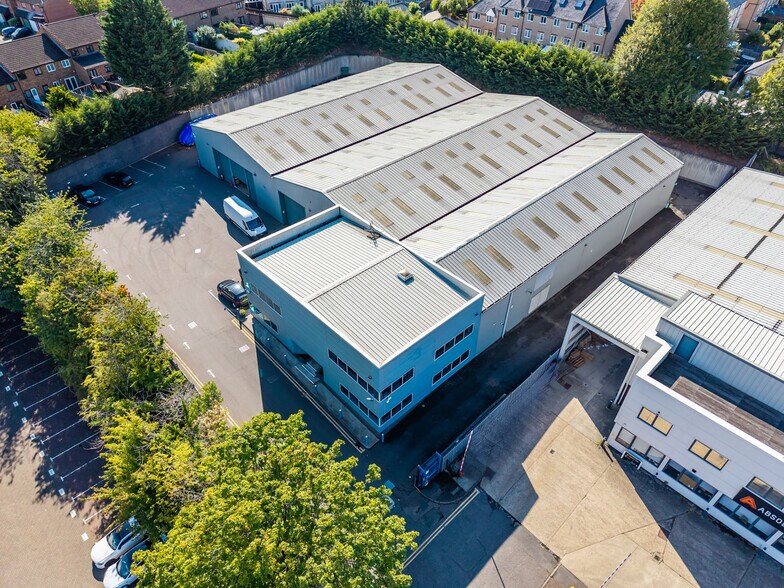 14 Rhodes Way, Watford à vendre - Aérien - Image 2 de 8