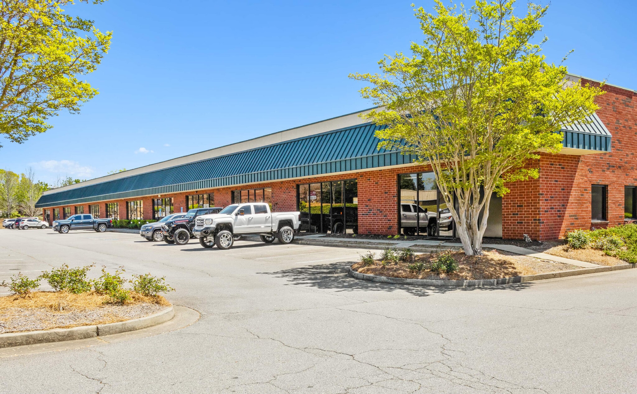 5089 Bristol Industrial Way, Buford, GA for lease Building Photo- Image 1 of 3