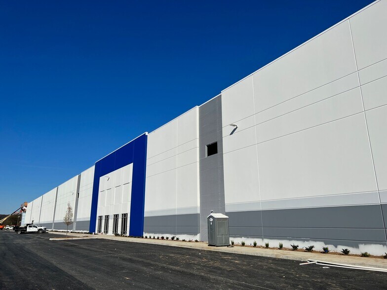 825 Beechcroft Rd, Spring Hill, TN à louer - Photo du bâtiment - Image 3 de 9