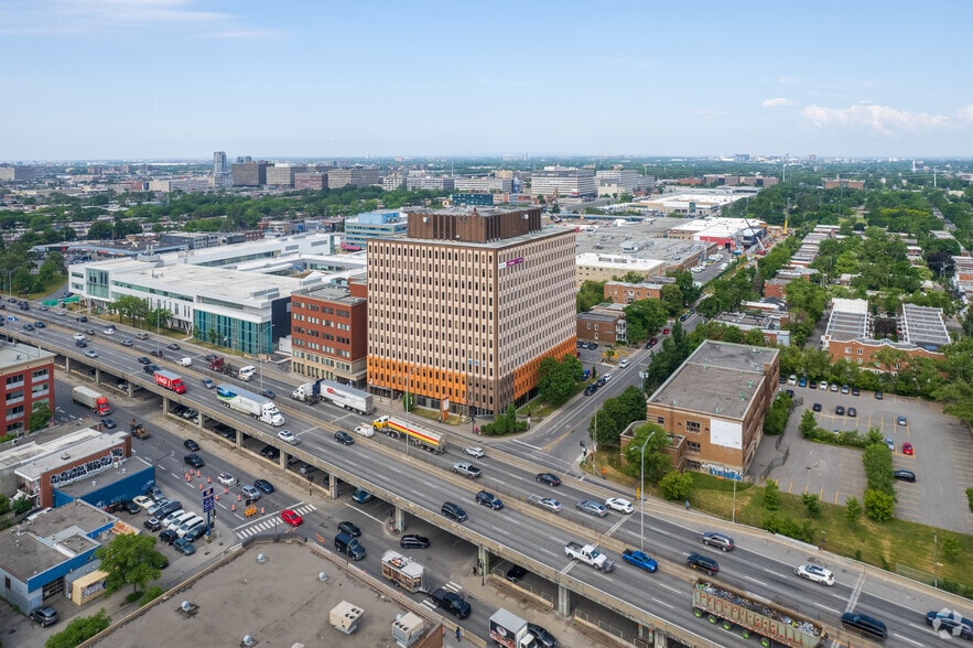 255 Boul Crémazie E, Montréal, QC for lease - Aerial - Image 3 of 7