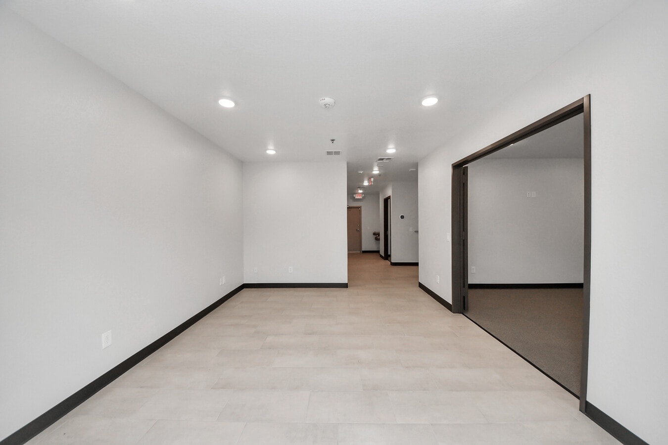 6536 Greatwood Pky, Sugar Land, TX 77479 - Unité B -  - Photo intérieure - Image 1 of 33