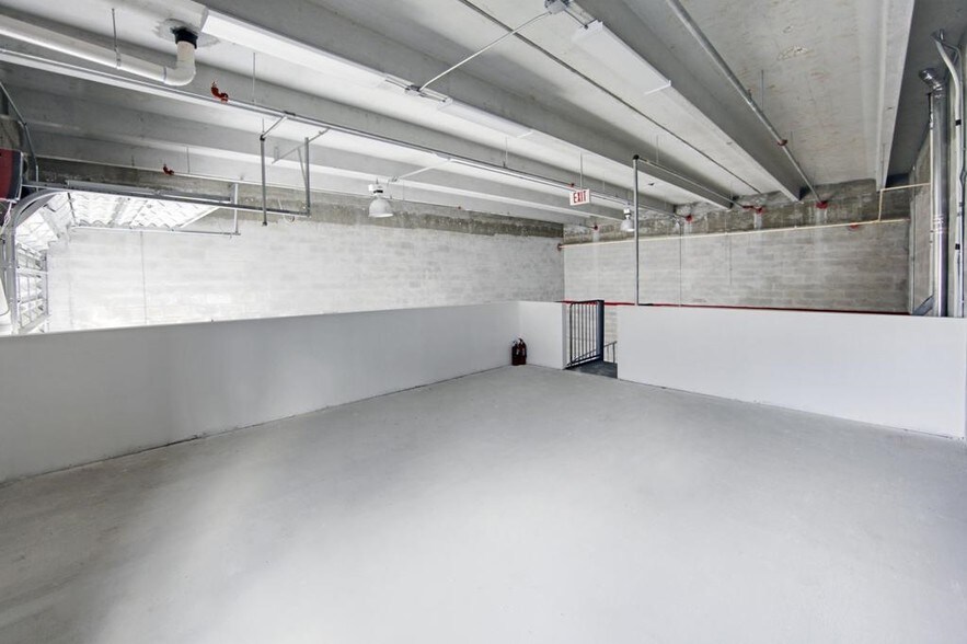 2355 NW 70th Ave, Miami, FL à louer - Photo du bâtiment - Image 3 de 11