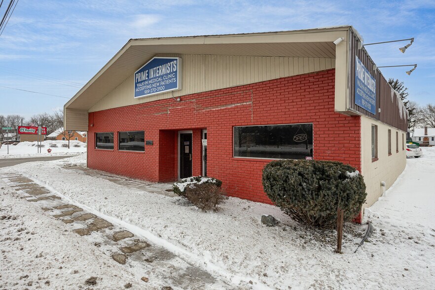 7261 Gratiot Rd, Saginaw, MI à vendre - Photo du bâtiment - Image 2 de 26