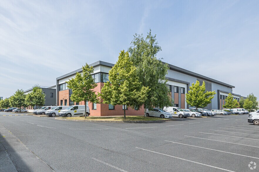 8 Rue du Commandant d'Estienne d'Orves, Villeneuve-la-Garenne à louer - Photo du bâtiment - Image 2 de 3
