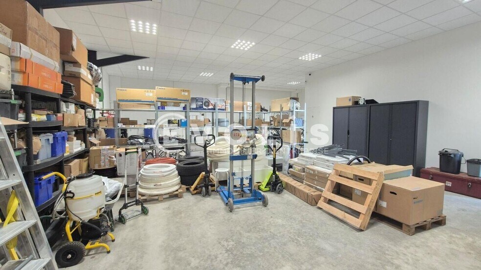 Flex in Serris for sale - Building Photo - Image 2 of 9