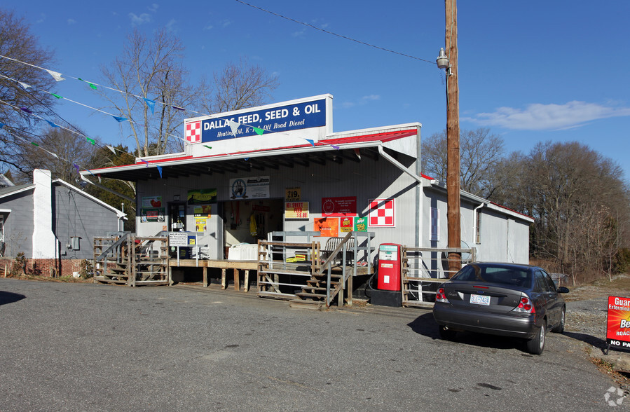 214 E Trade St, Dallas, NC for sale - Building Photo - Image 2 of 12