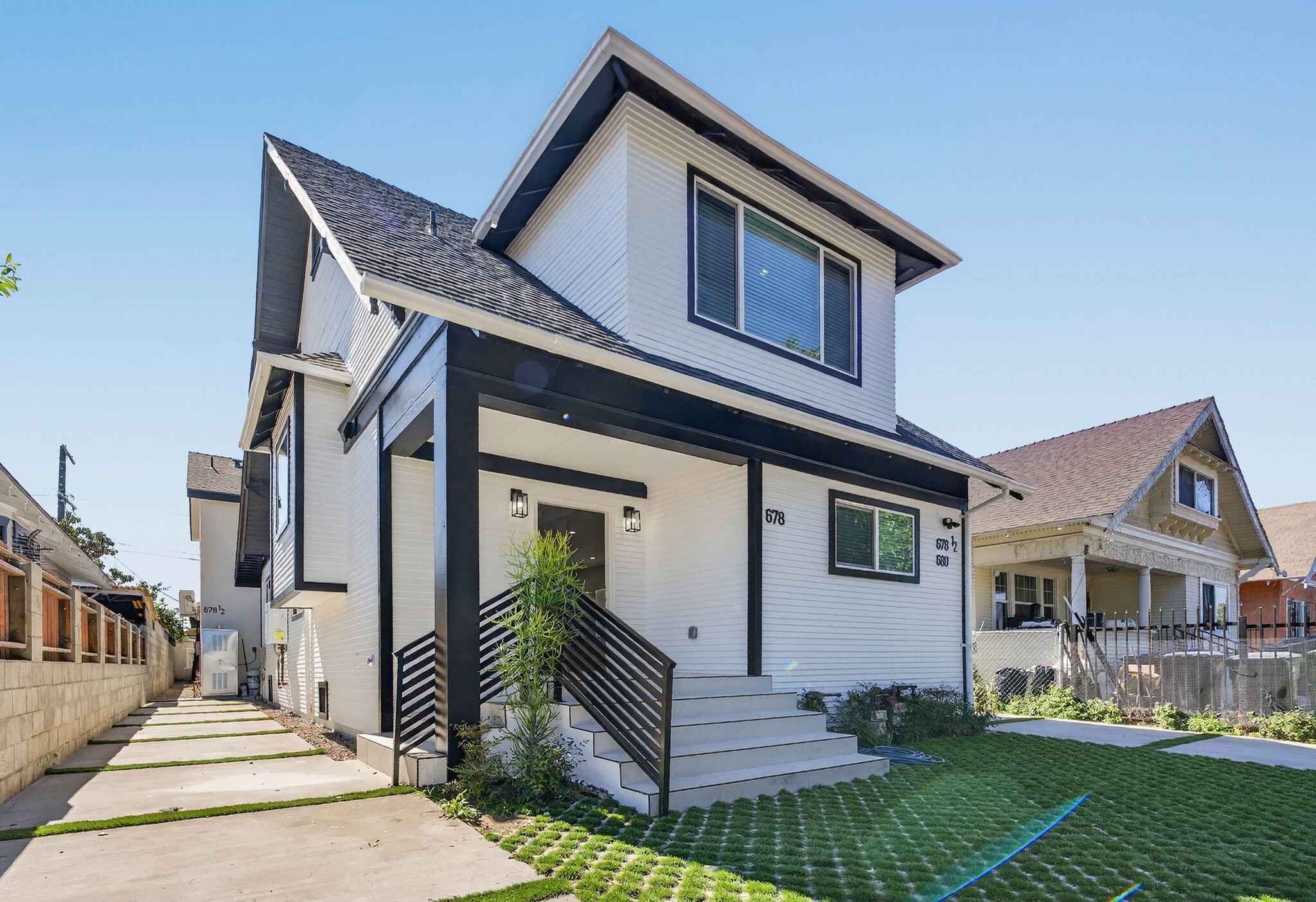 678 E 45th St, Los Angeles, CA for sale Primary Photo- Image 1 of 19