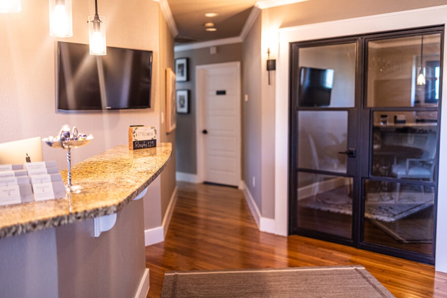 Newman Business Park portfolio of 4 properties for sale on LoopNet.ca - Interior Photo - Image 3 of 11