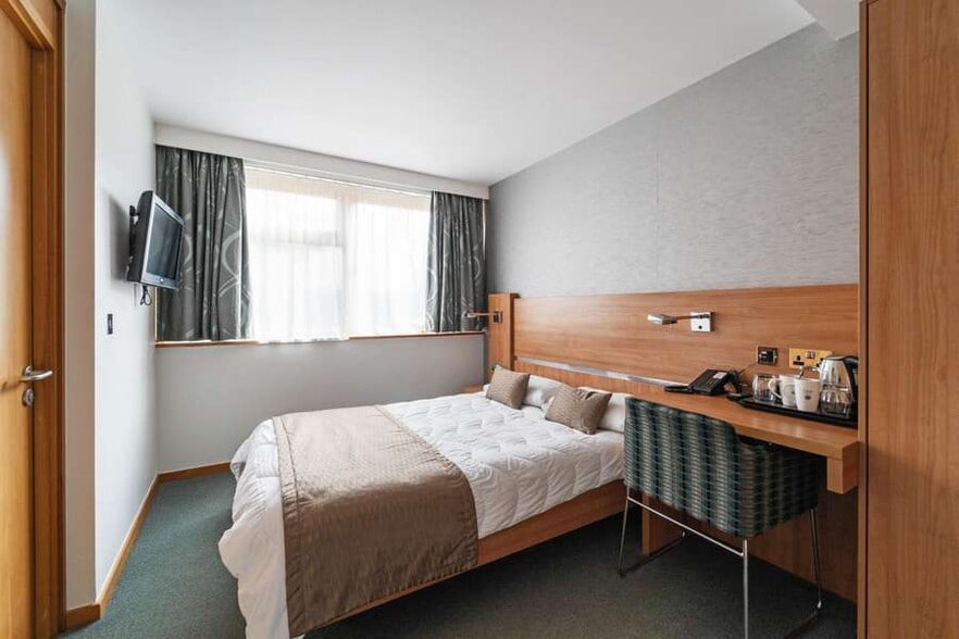 195 Knighton Rd, Leicester for sale - Interior Photo - Image 2 of 3