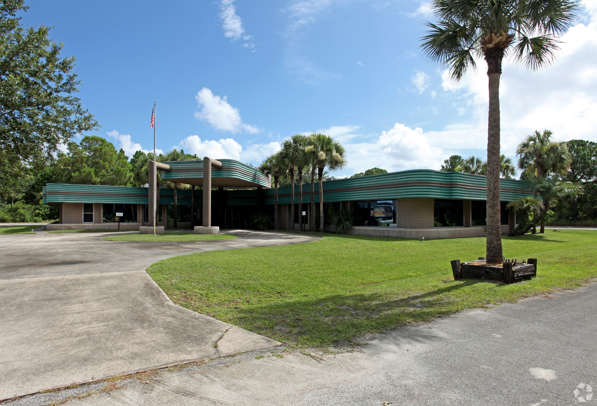 5195 S Washington Ave, Titusville, FL à louer Photo du bâtiment- Image 1 de 39