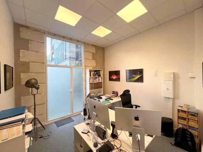 Office in Saint-Germain-en-Laye for lease - Interior Photo - Image 2 of 5