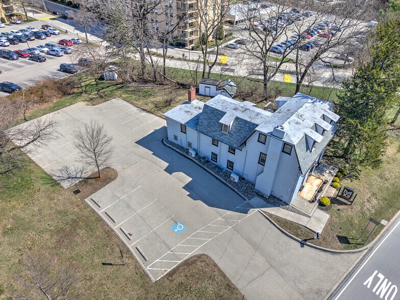 676 W Germantown Pike, Plymouth Meeting, PA à vendre - Photo du bâtiment - Image 2 de 20