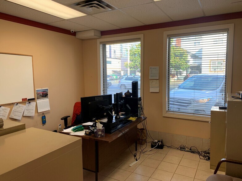 817 Fisgard St, Victoria, BC à vendre - Photo intérieure - Image 3 de 4