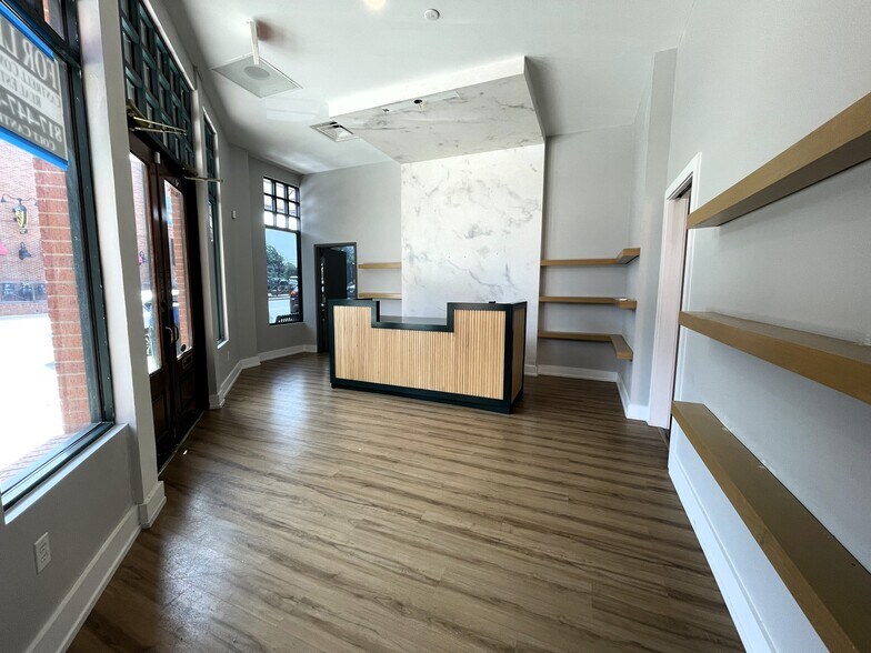 120 S Main St, Grapevine, TX à louer - Photo du bâtiment - Image 2 de 9