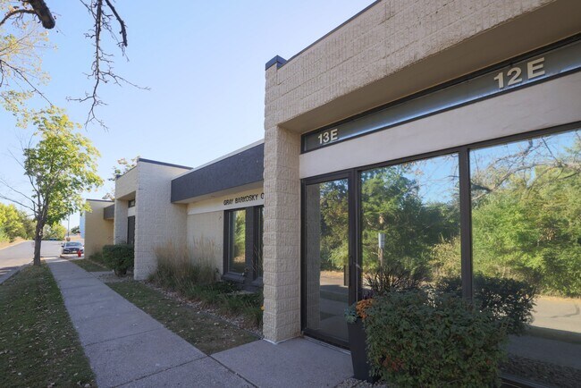 Plus de détails pour 10740 Lyndale Ave S, Bloomington, MN - Bureau, Industriel à louer